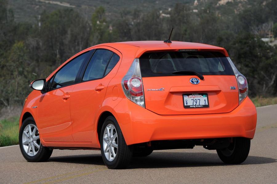  Toyota Prius C 2012 года  (фото 64 из 87)